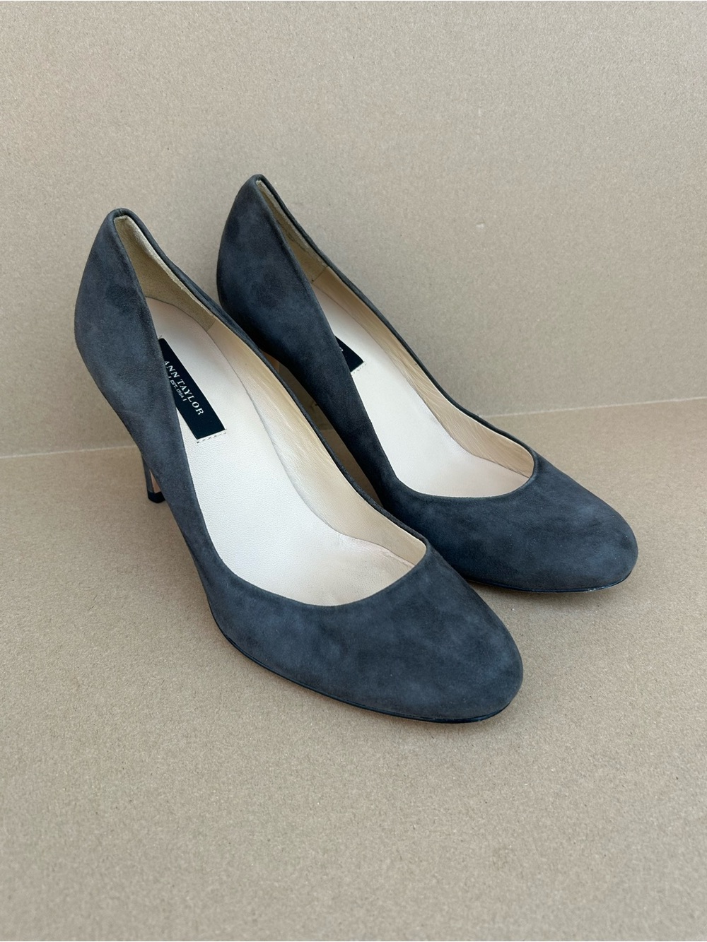 Ann Taylor Suede Pumps Women's 6M Dark Gray Stiletto Heel Classic Chic